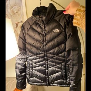 North face women’s puffer coat, size M 🖤